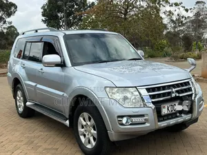 Mitsubishi Pajero 2015 Silver