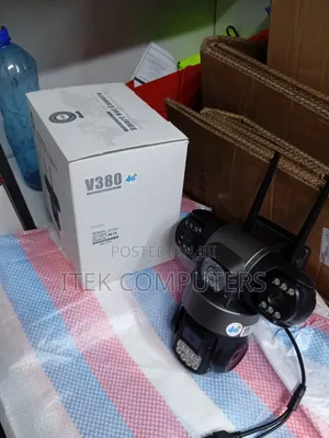 Triple-Lens 4G CCTV for Shop Entrances and Business Security