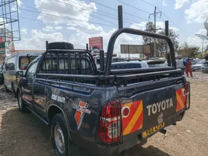 Toyota Hilux 2010 Gray