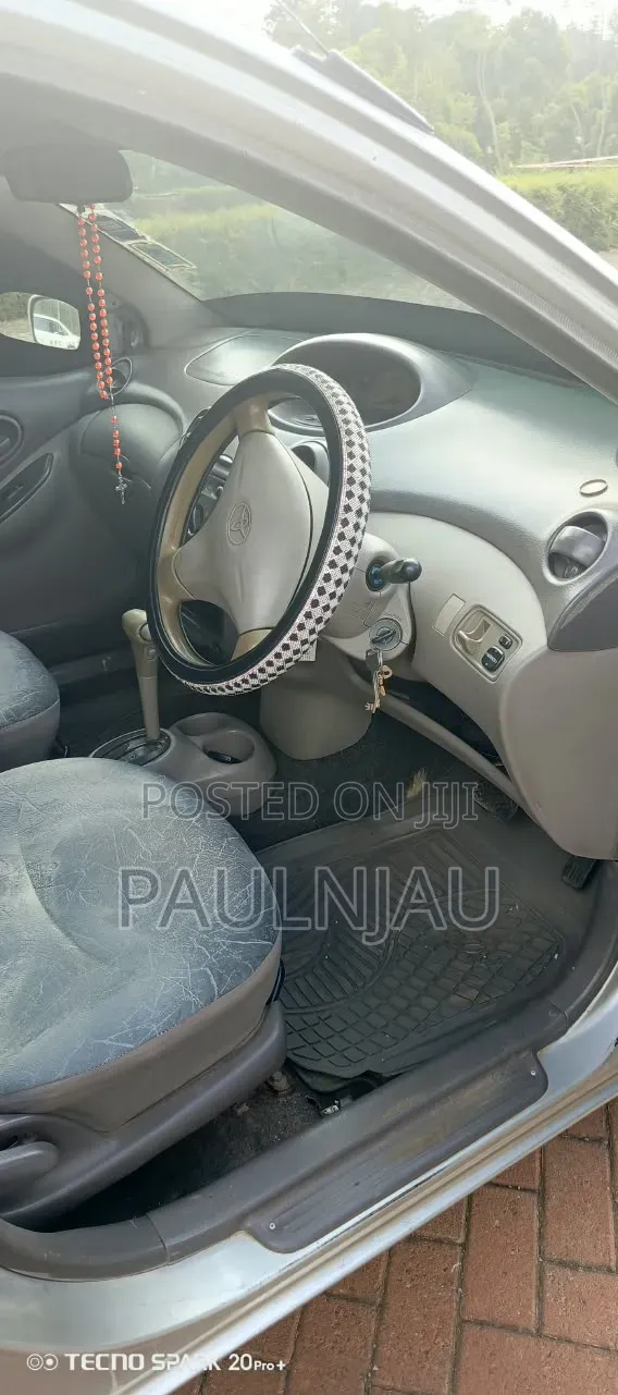 Toyota Platz 2005