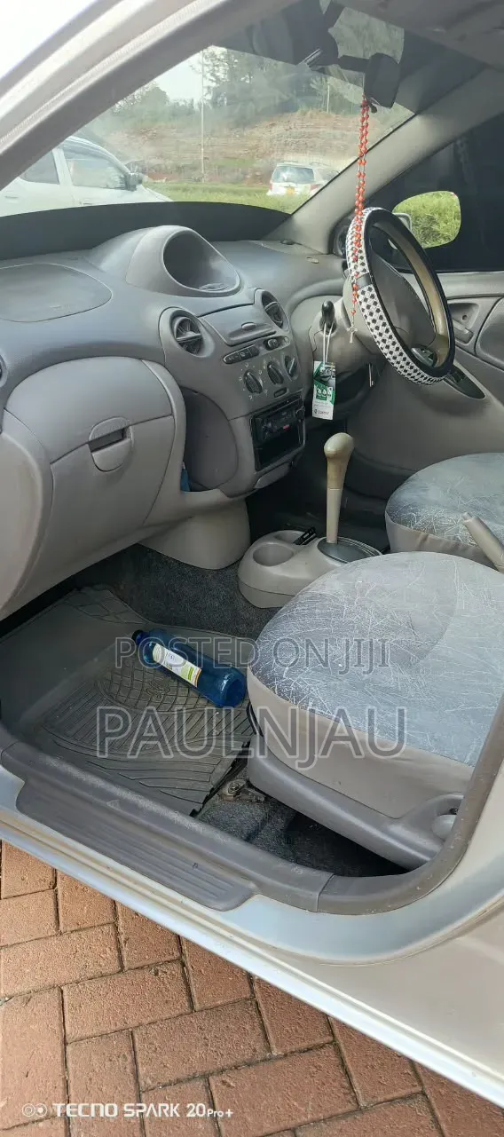 Toyota Platz 2005