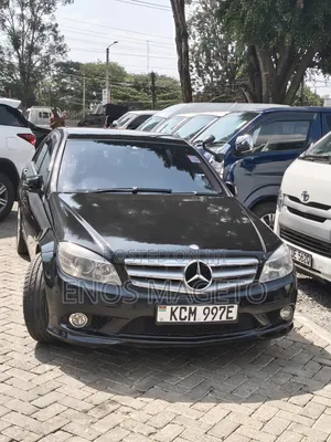 Mercedes-Benz C200 2011 Black