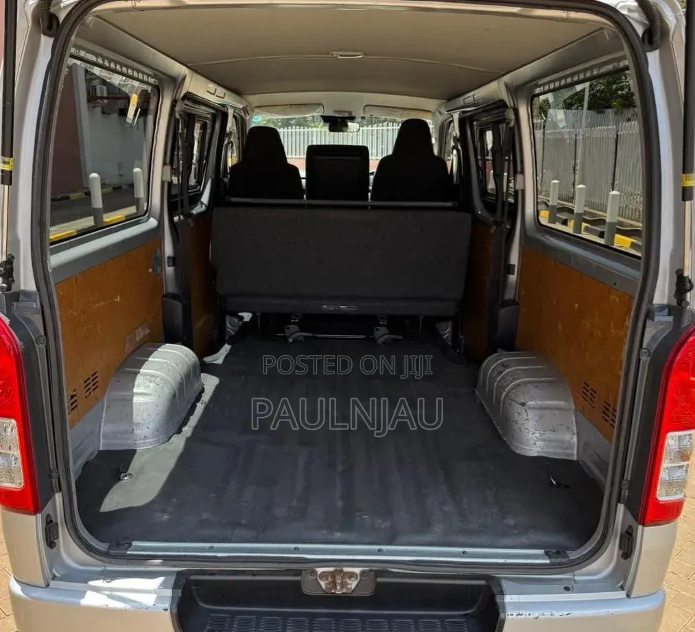 Toyota HiAce 2019 Silver