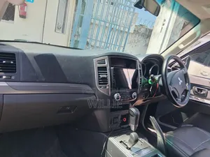 Mitsubishi Pajero 2017 Black