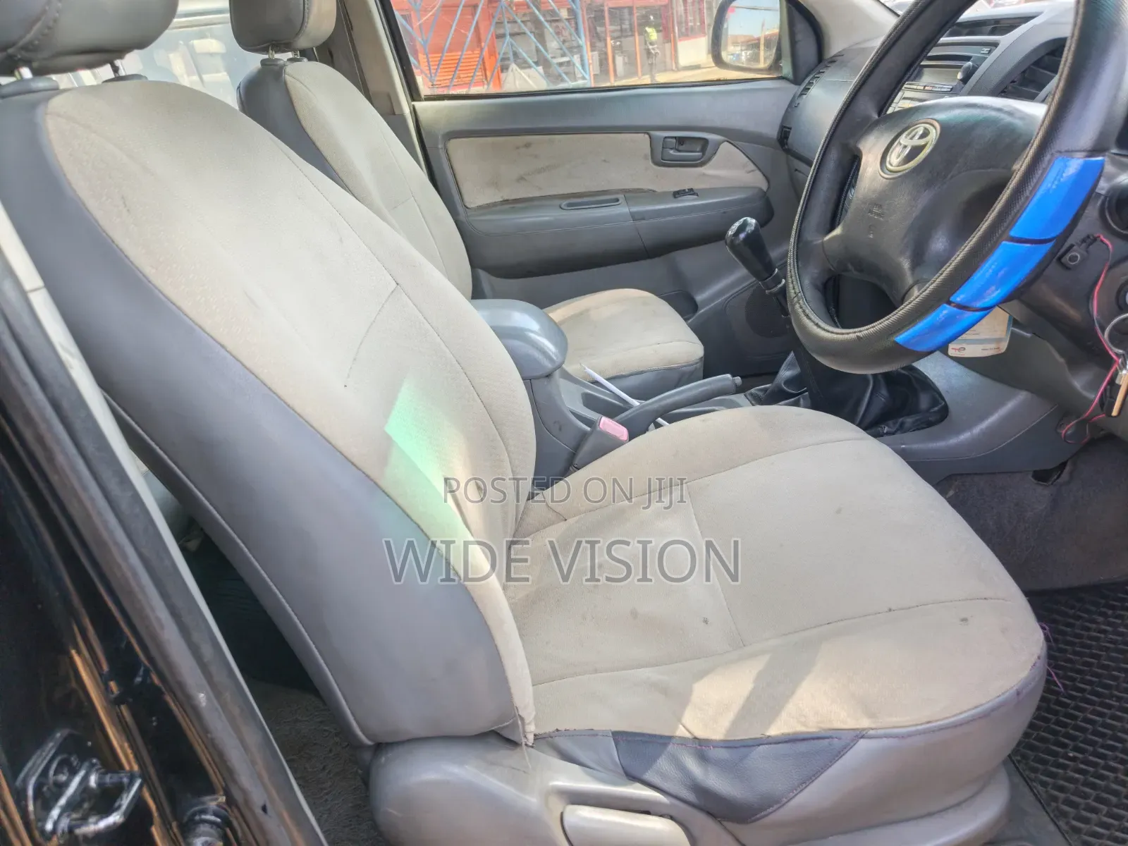 Toyota Hilux 2004 Gray