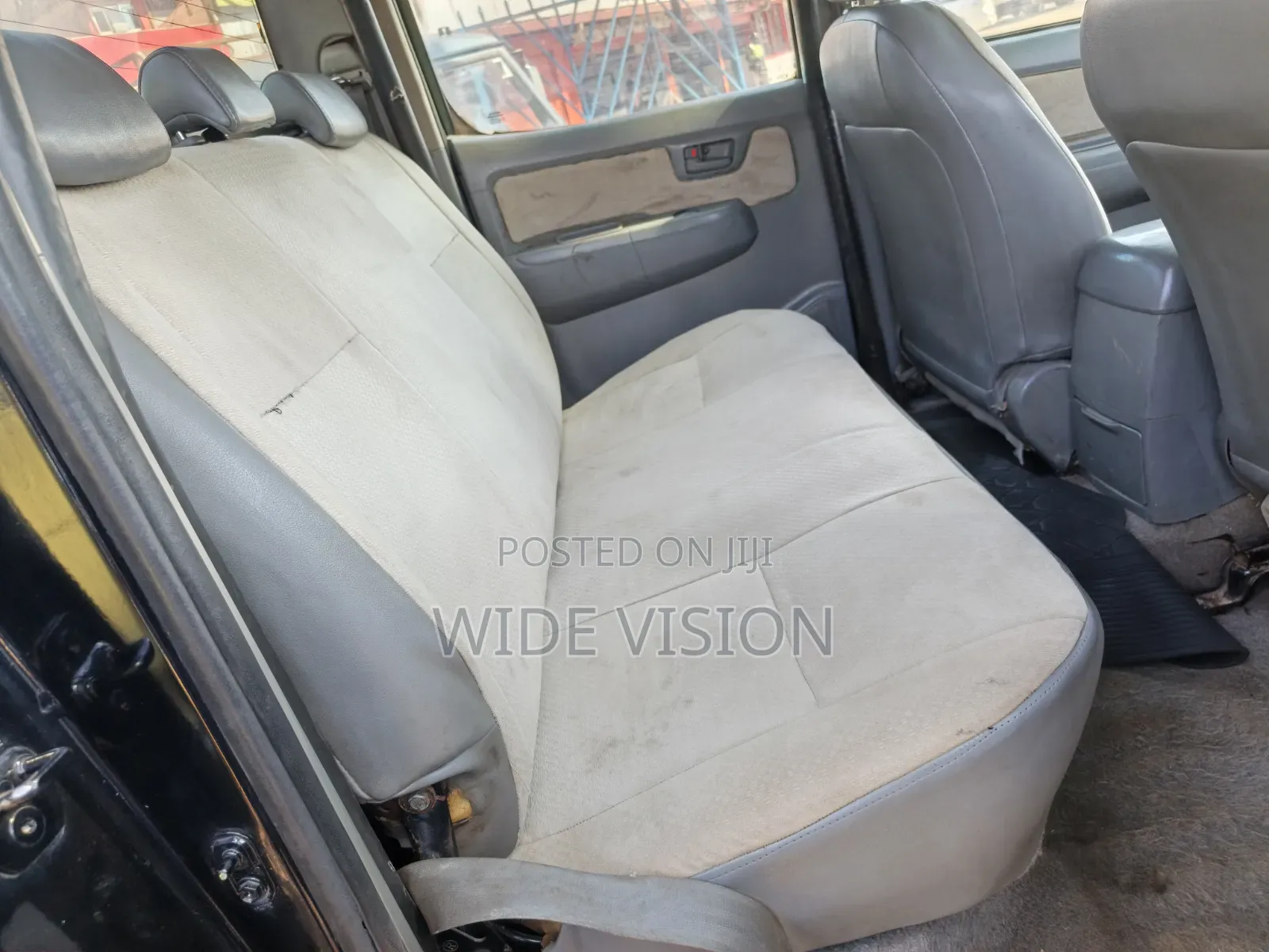 Toyota Hilux 2004 Gray
