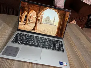 Laptop Dell Inspiron 15 3530 16GB Intel Core i7 SSD 1T