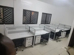 Modern Office Workstation Cubicles With Glass Dividers