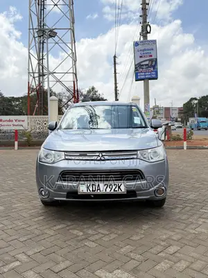 Mitsubishi Outlander 2.0 PHEV AWD 2014 Silver