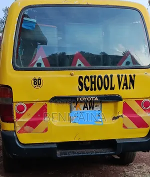Toyota HiAce 2000 Yellow
