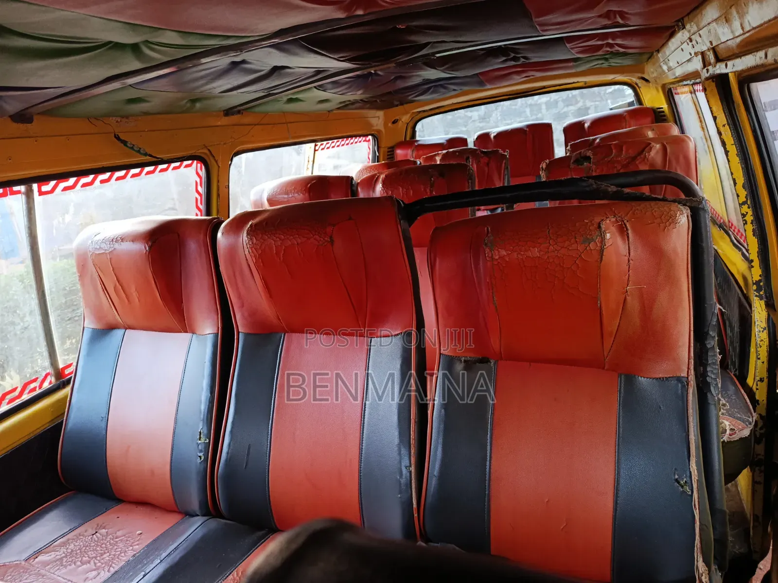 Toyota HiAce 2000 Yellow