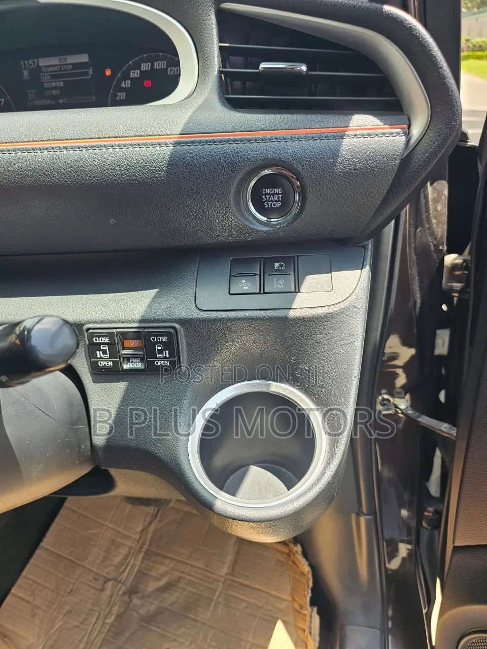 Toyota Sienta 2016 Gray