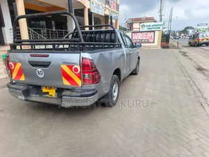 Toyota Hilux 2016 Silver