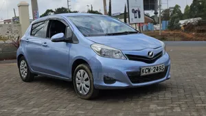 Toyota Vitz 1.3 FWD 5dr 2013 Blue