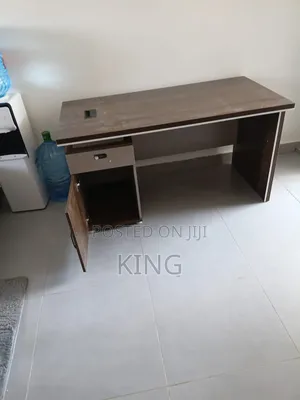 Executive Office Desk ¥ Manager Desk With Side Storage Cable Port