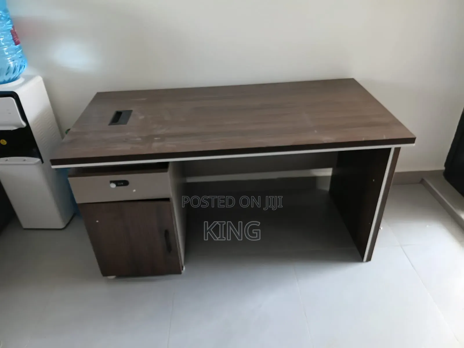 Executive Office Desk ¥ Manager Desk With Side Storage Cable Port