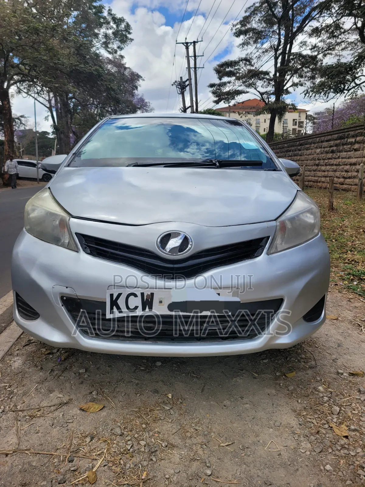 Toyota Vitz 2012 Silver