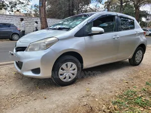 Toyota Vitz 2012 Silver