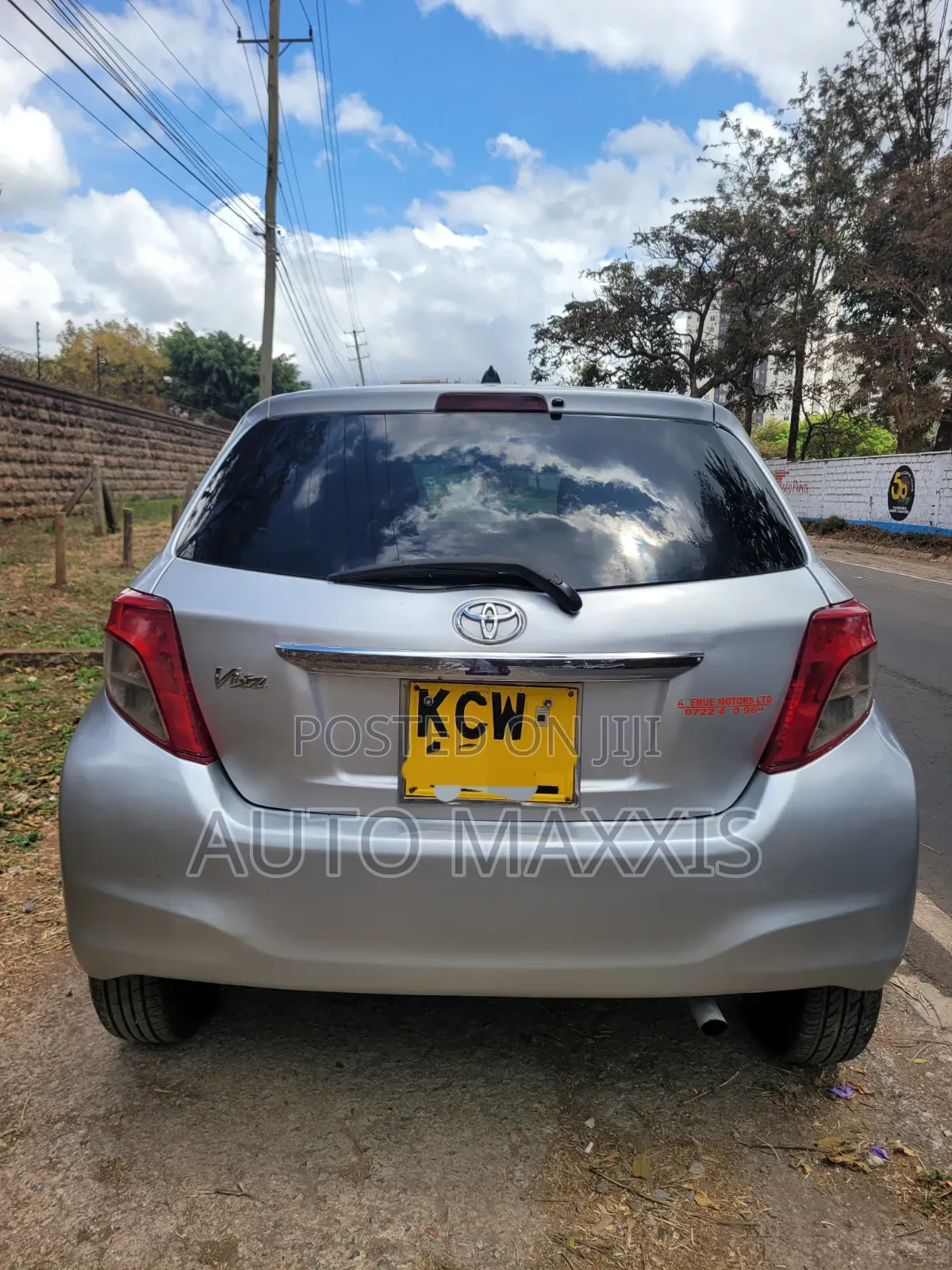 Toyota Vitz 2012 Silver