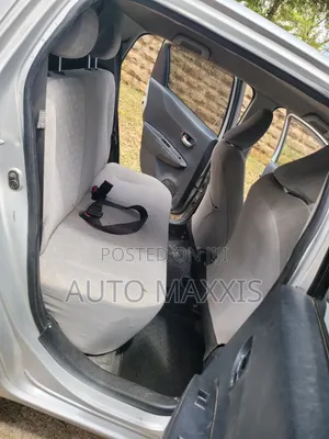 Toyota Vitz 2012 Silver