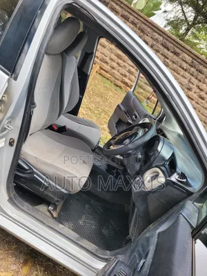 Toyota Vitz 2012 Silver