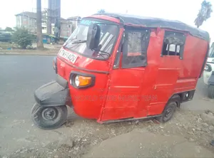 Piaggio 2018 Red