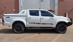 Toyota Hilux 2013 White