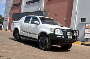 Toyota Hilux 2013 White