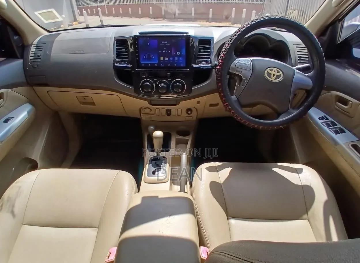 Toyota Hilux 2013 White