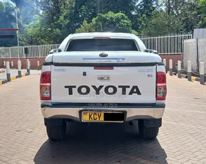 Toyota Hilux 2013 White