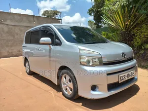 Toyota Voxy 2011 Silver