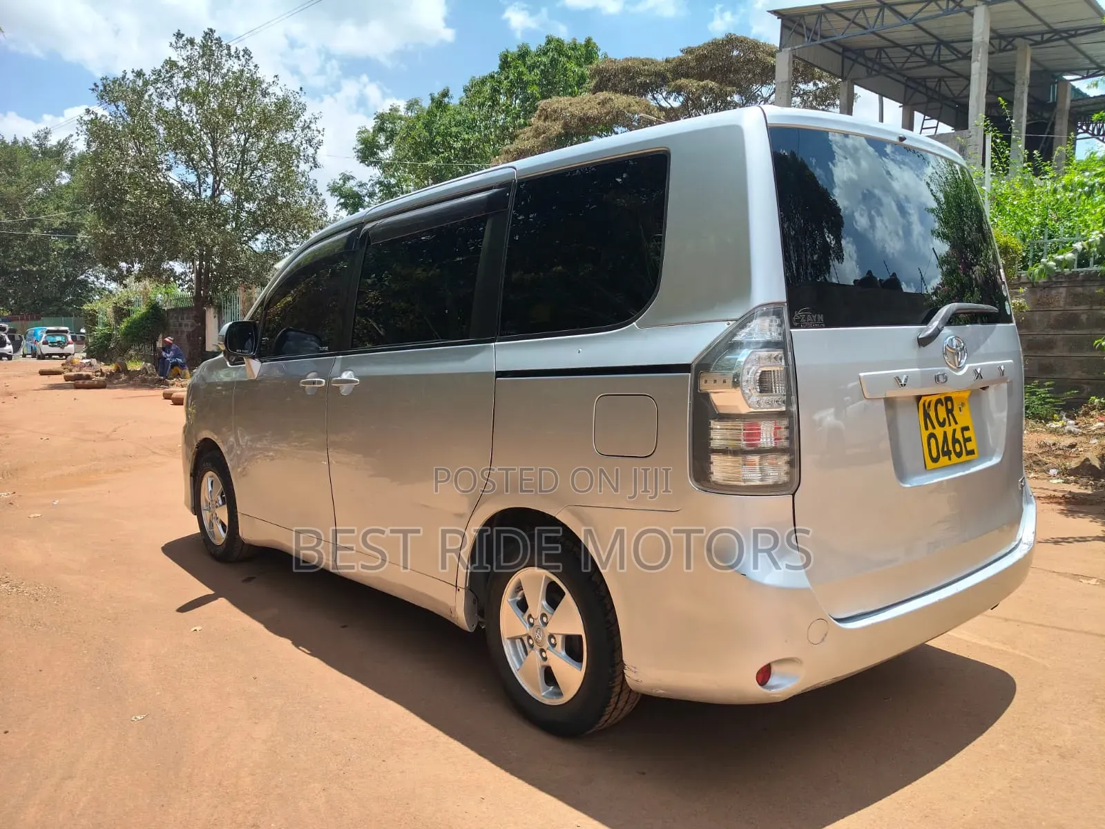 Toyota Voxy 2011 Silver