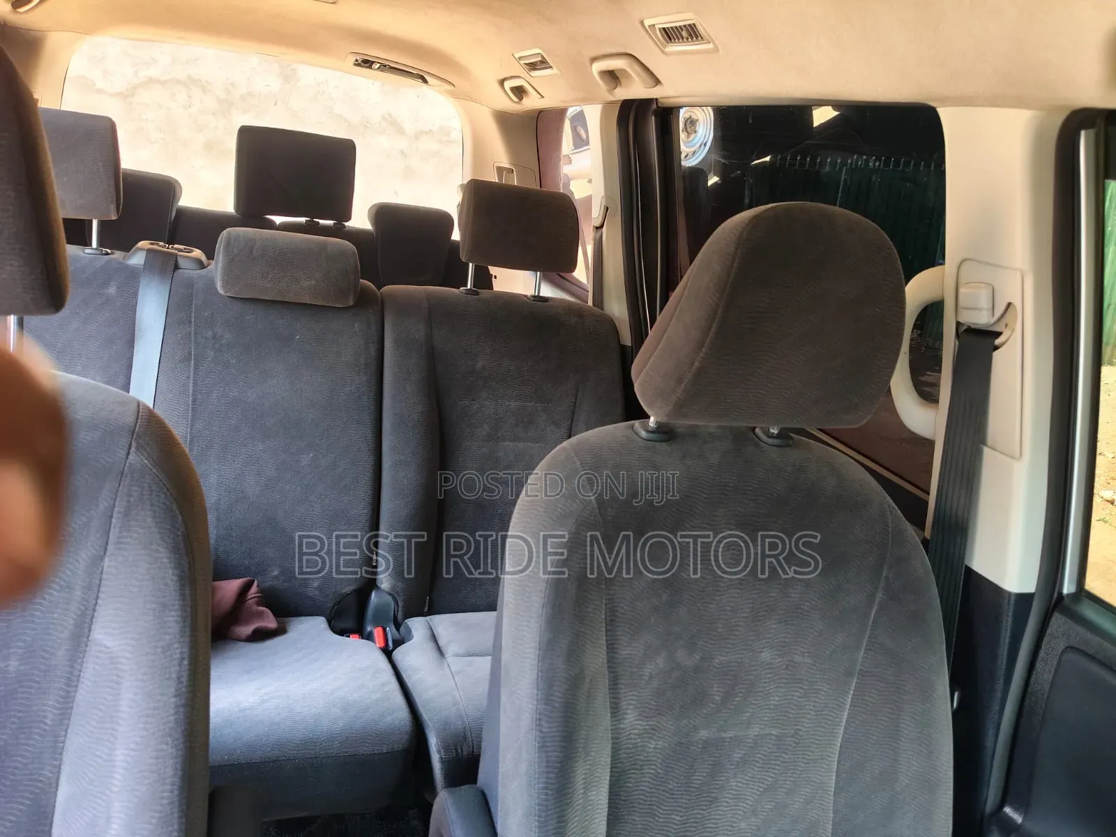 Toyota Voxy 2011 Silver
