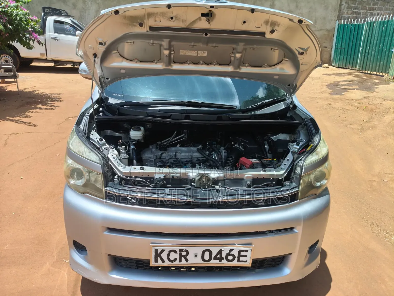 Toyota Voxy 2011 Silver