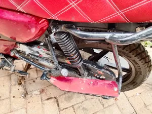 Bajaj Boxer 150 UG 2023 Red