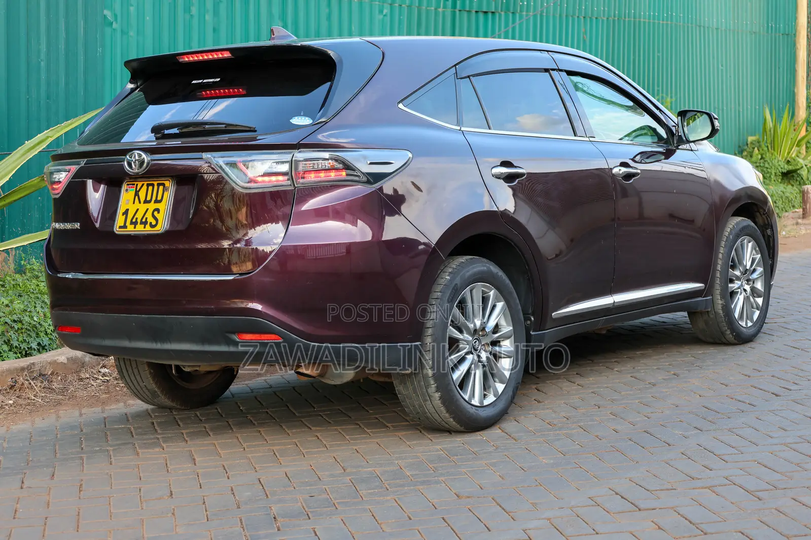 Toyota Harrier 2.0 2014 Maroon