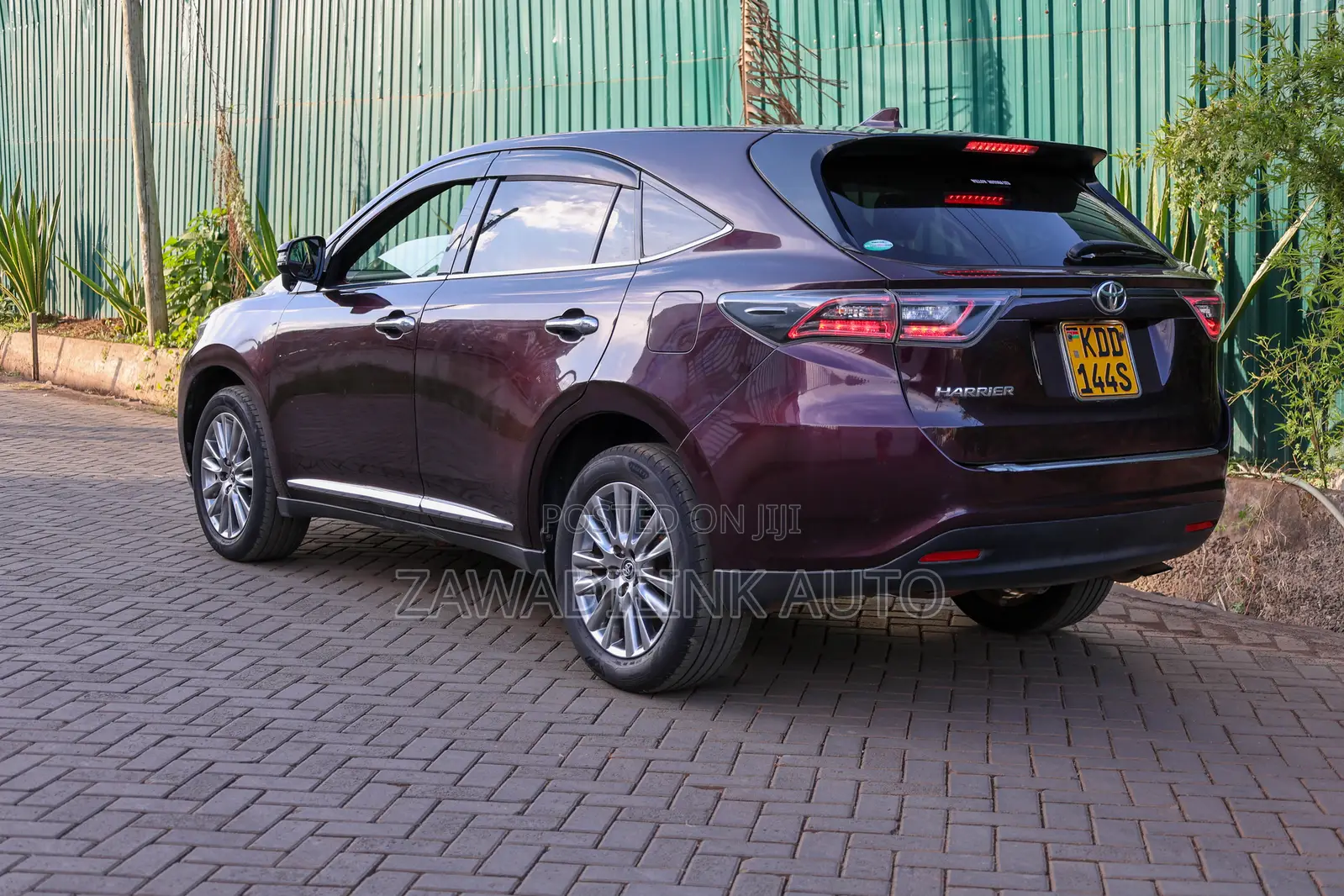 Toyota Harrier 2.0 2014 Maroon