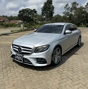 Mercedes-Benz E220 2016 Silver