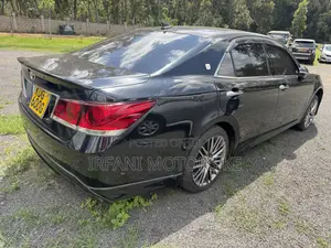 Toyota Crown 2015 Black