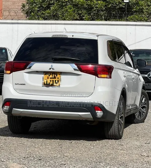 Mitsubishi Outlander 2015 White
