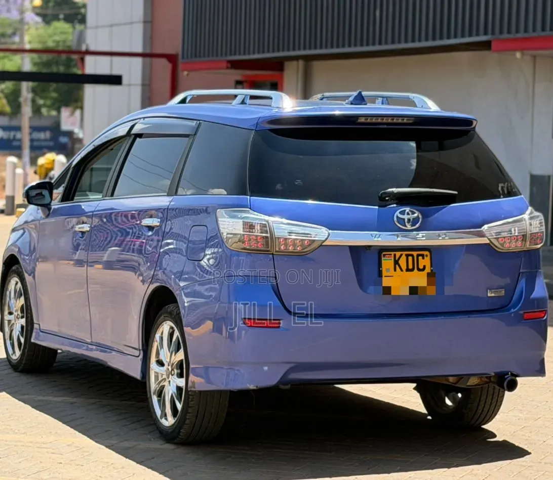 Toyota Wish 2014 Blue