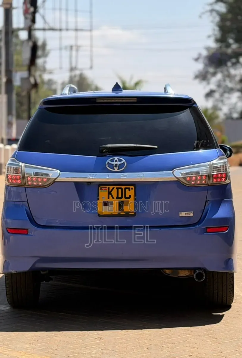 Toyota Wish 2014 Blue