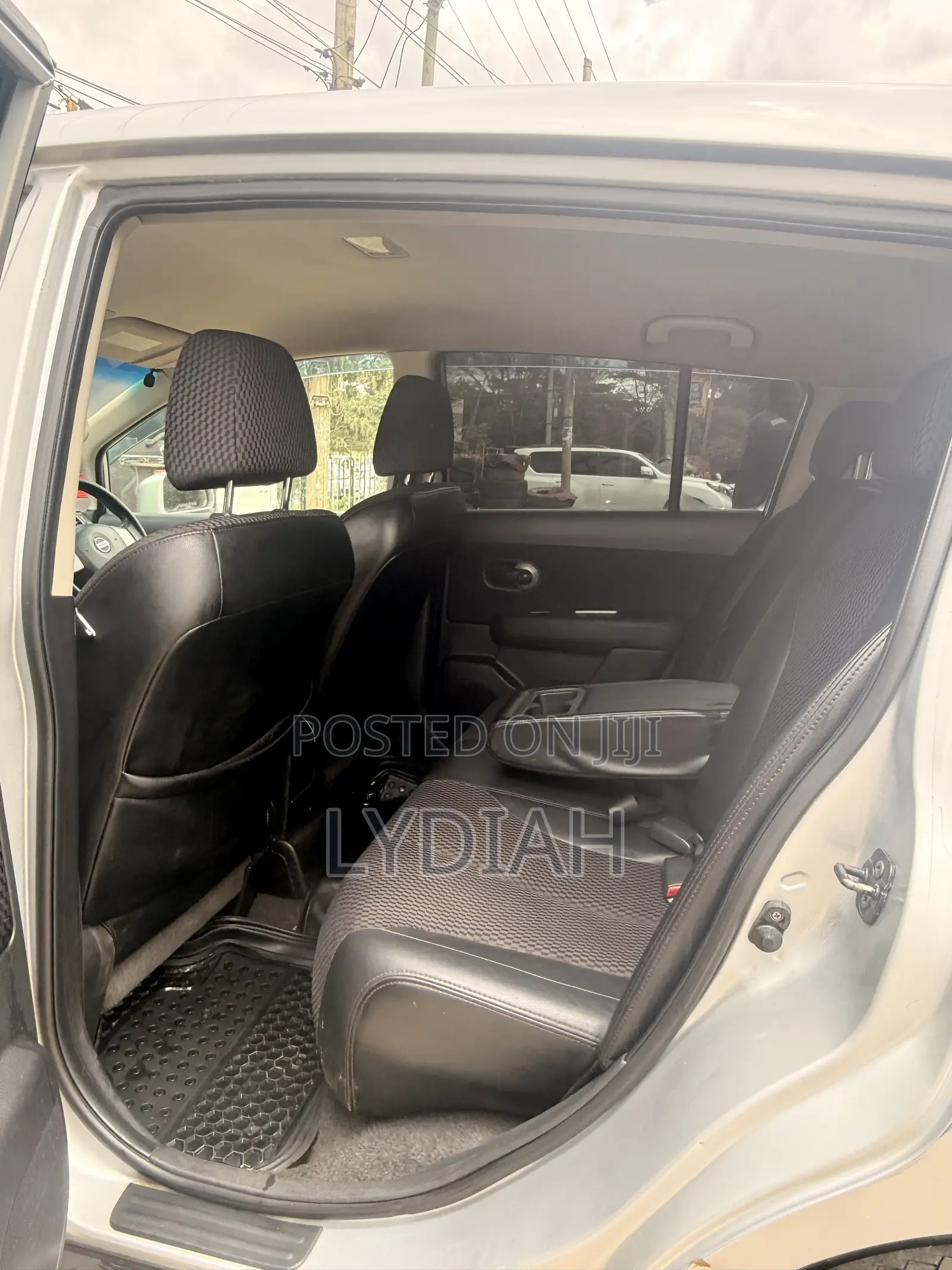 Nissan Tiida 2012 Silver