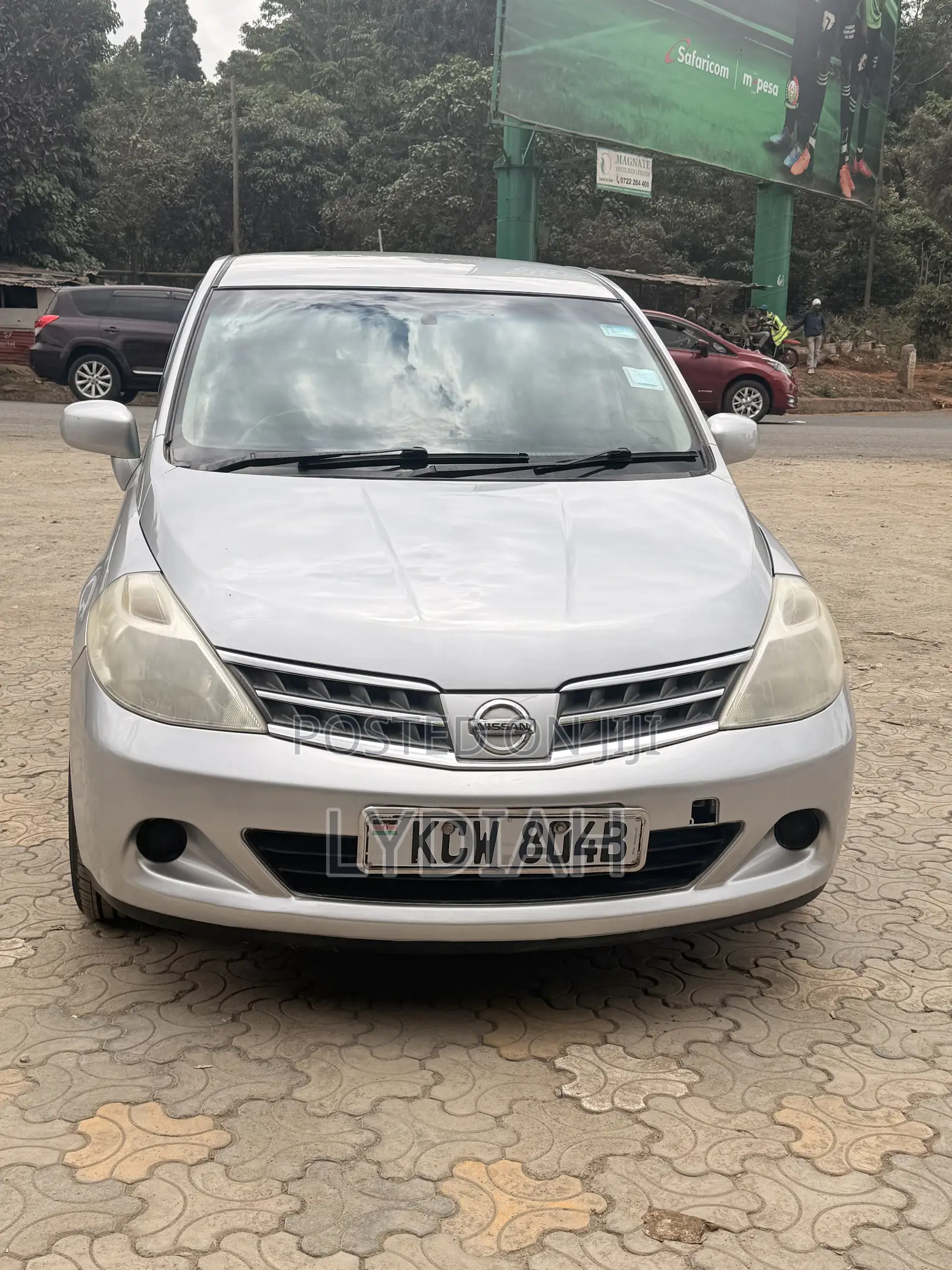 Nissan Tiida 2012 Silver