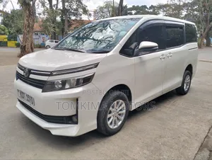 Toyota Noah 2017 White