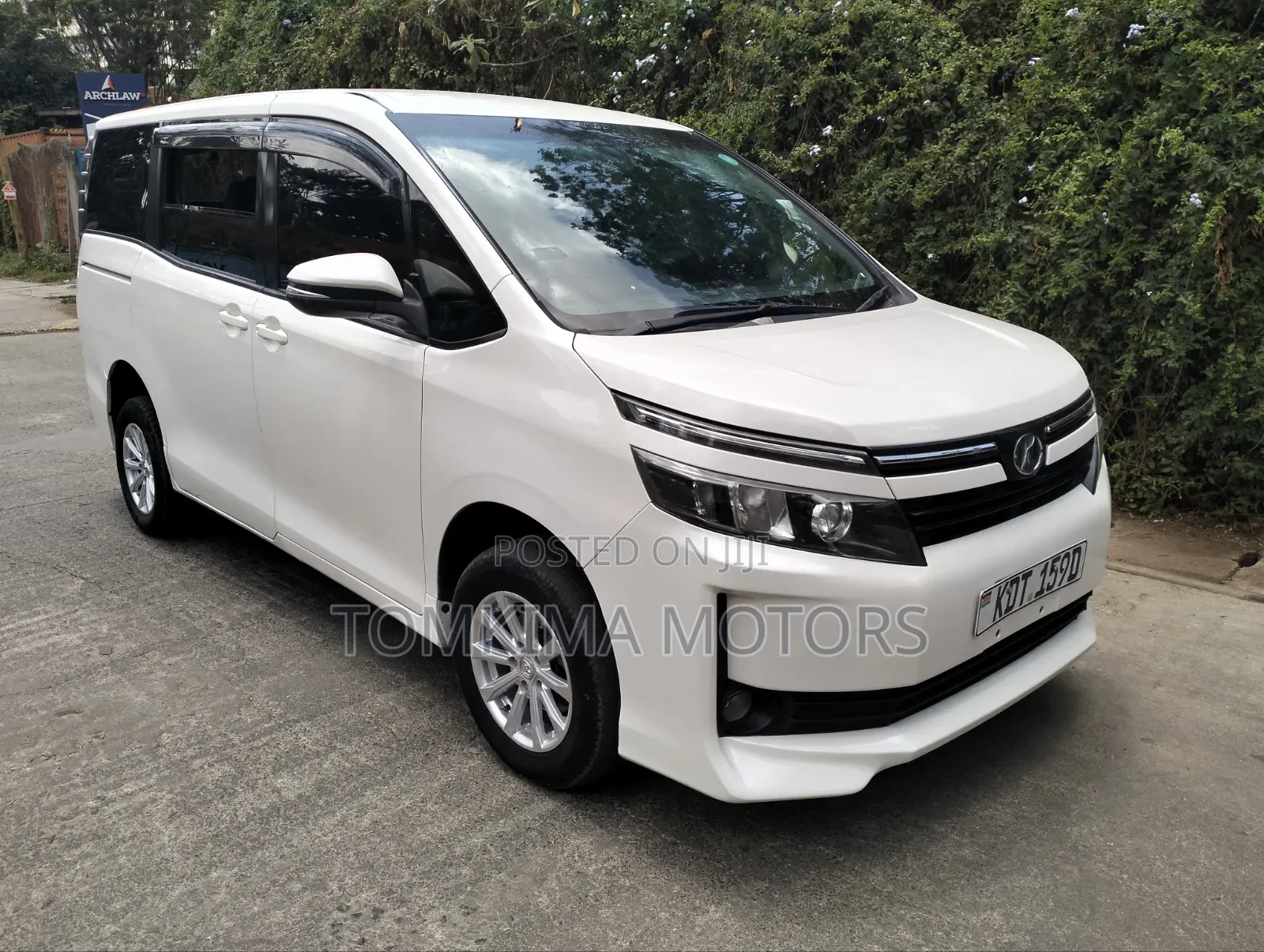 Toyota Noah 2017 White
