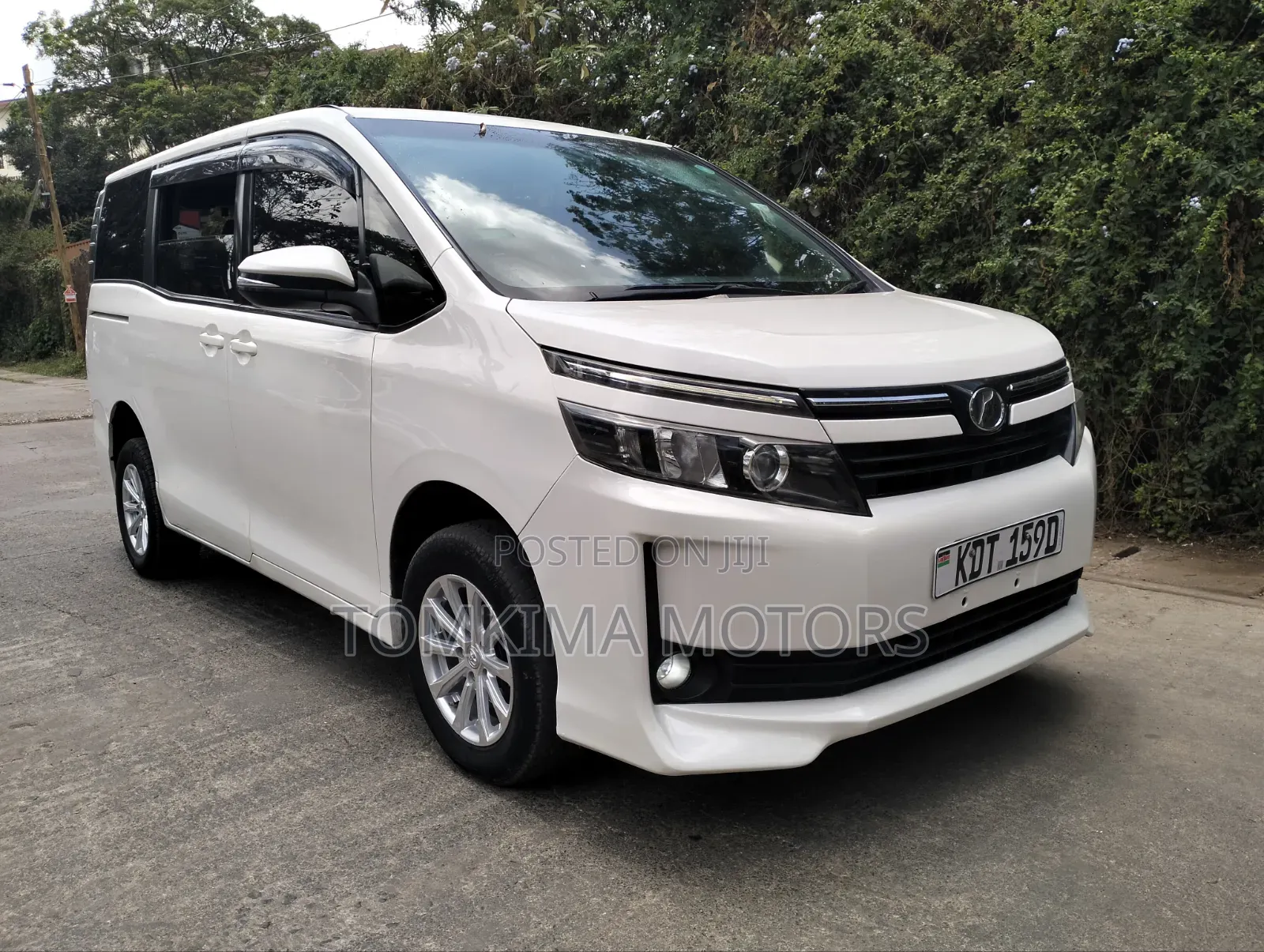 Toyota Noah 2017 White