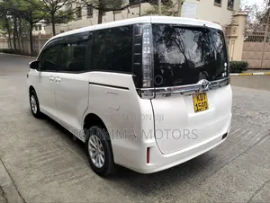 Toyota Noah 2017 White