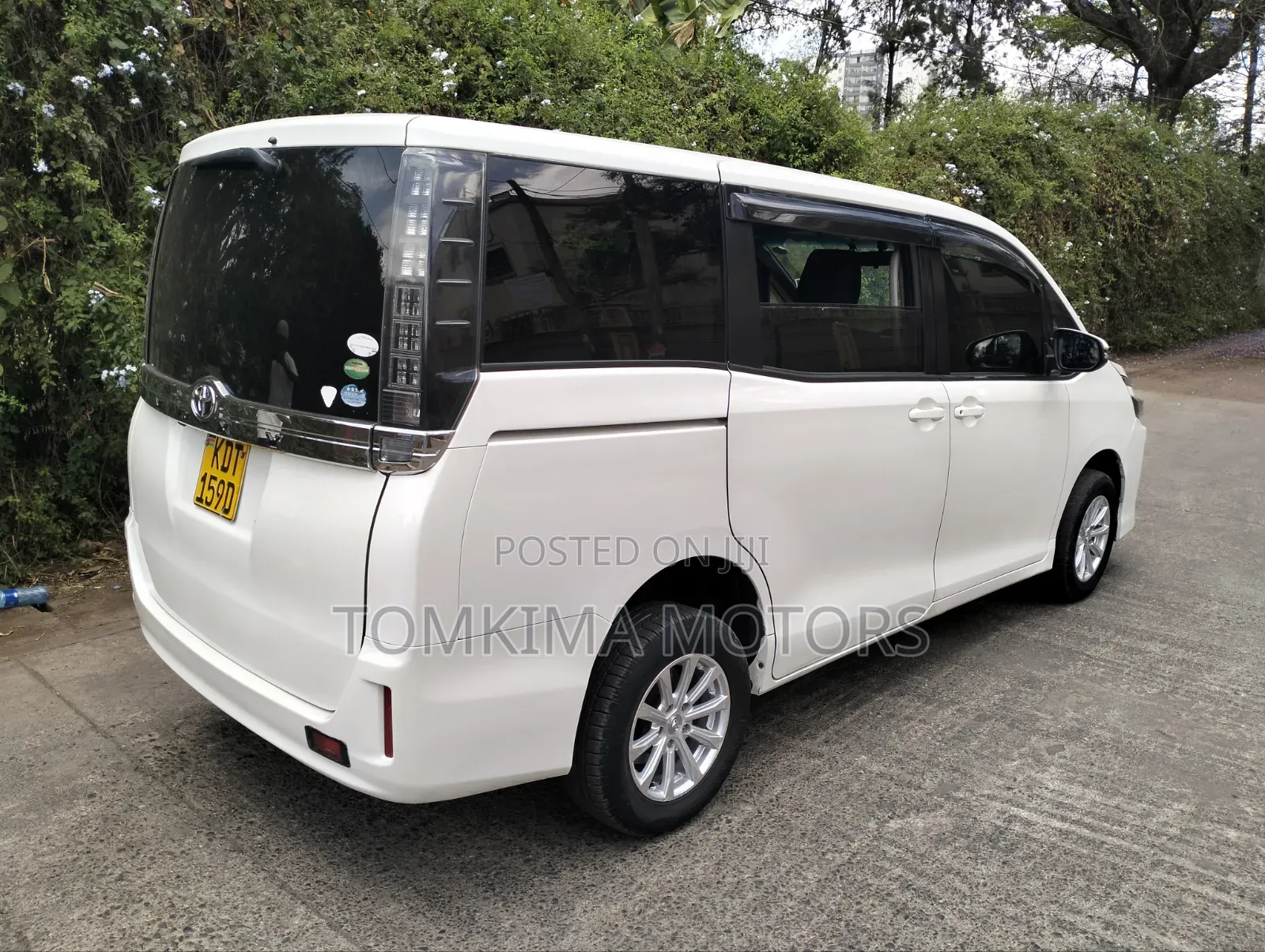 Toyota Noah 2017 White