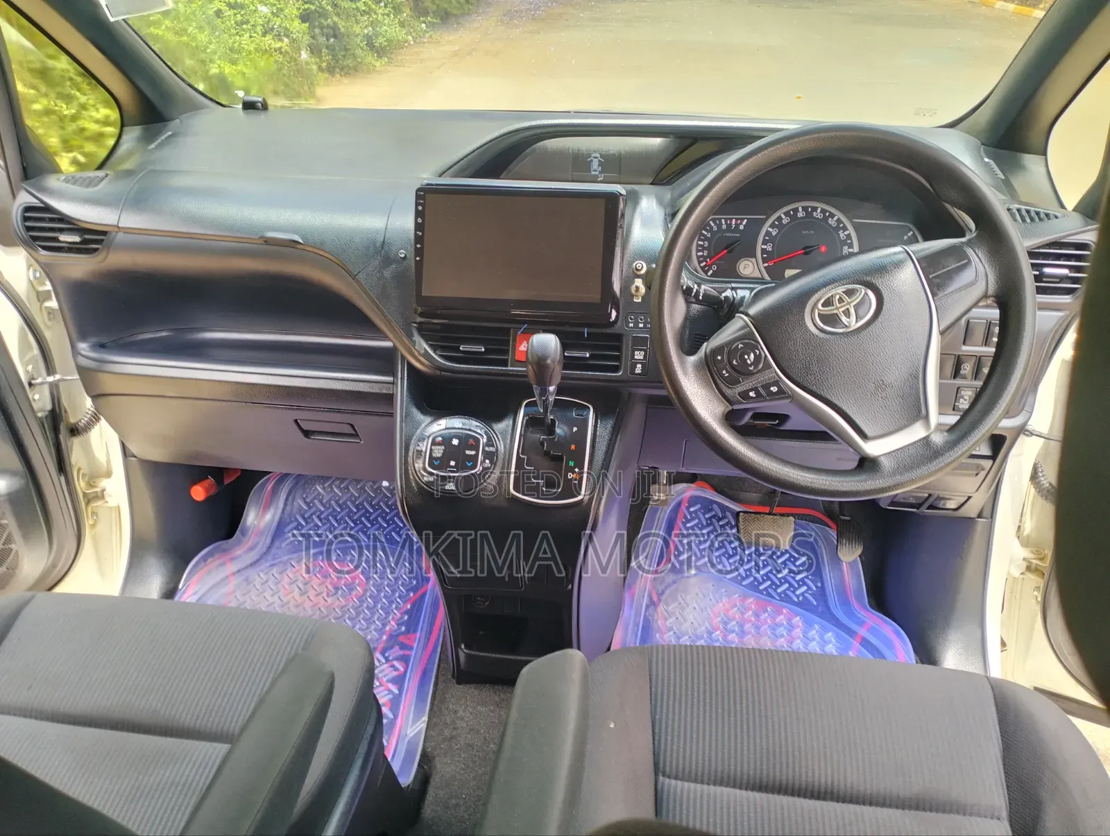 Toyota Noah 2017 White